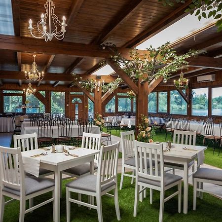 Eden Lounge Restaurant & Pension Veresegyház エクステリア 写真