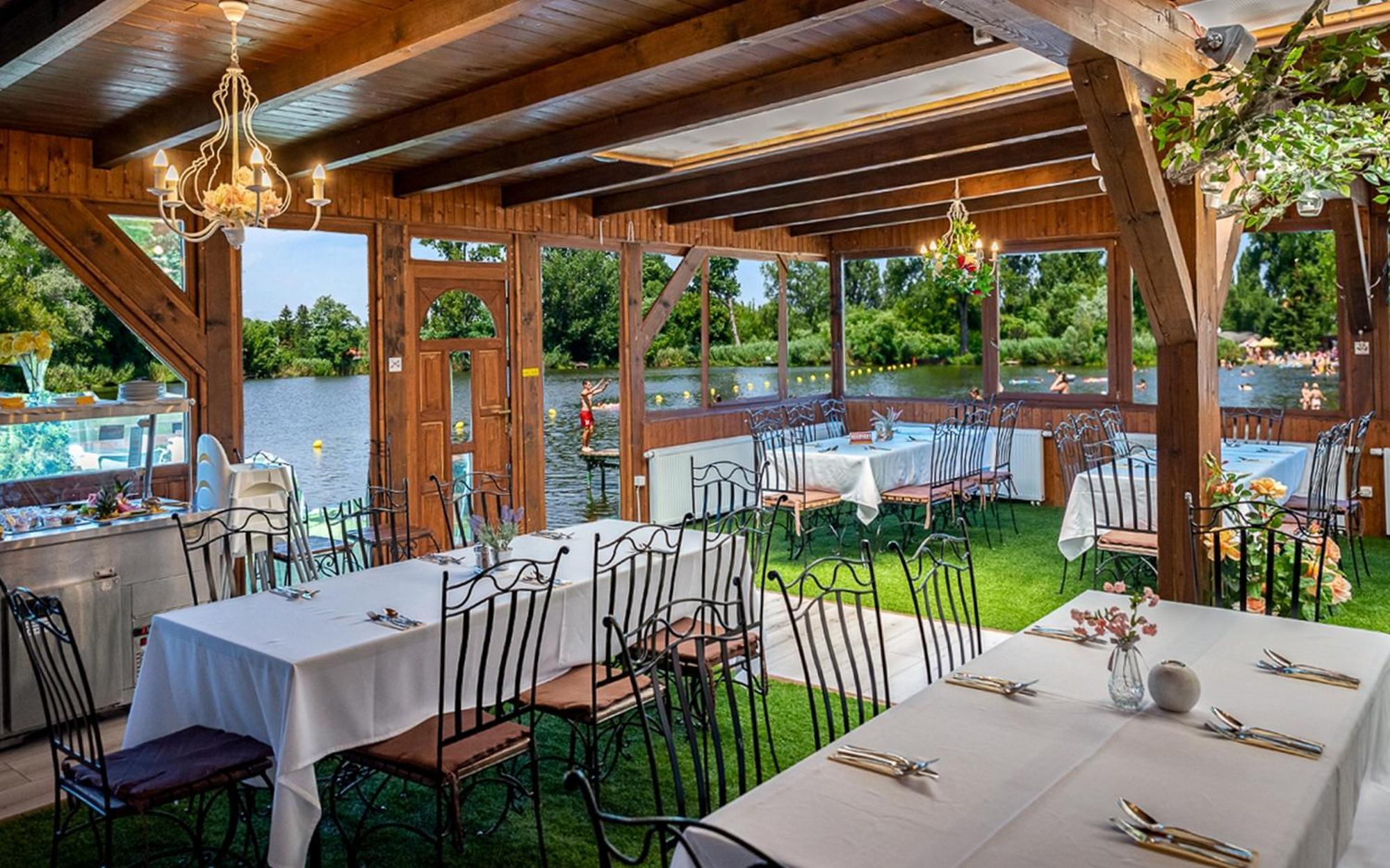 Eden Lounge Restaurant & Pension Veresegyház エクステリア 写真