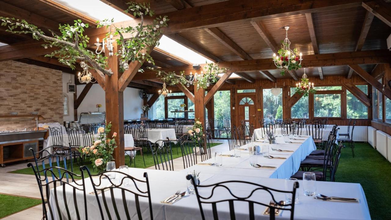 Eden Lounge Restaurant & Pension Veresegyház エクステリア 写真