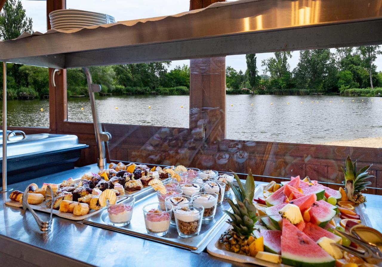 Eden Lounge Restaurant & Pension Veresegyház エクステリア 写真