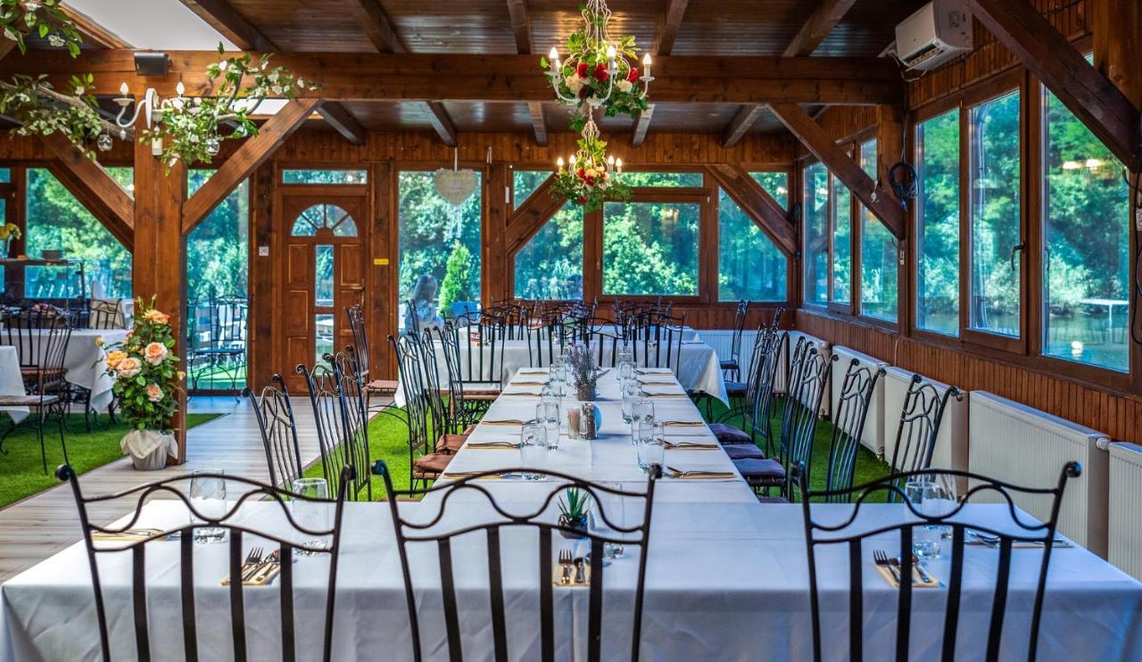 Eden Lounge Restaurant & Pension Veresegyház エクステリア 写真