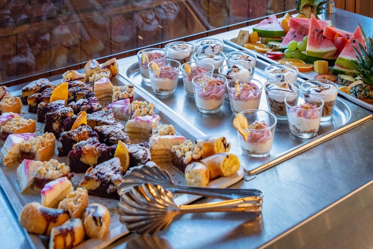 Eden Lounge Restaurant & Pension Veresegyház エクステリア 写真